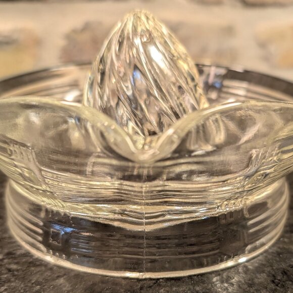 VTG Juice Clear Glass Juicer Orange Lemon Lime Citrus Reamer Squeezer Holder - Picture 7 of 9